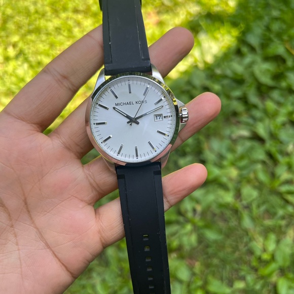 MICHAEL KORS Quartz White Dial Black Rubber Men's Watch - Picture 7 of 11